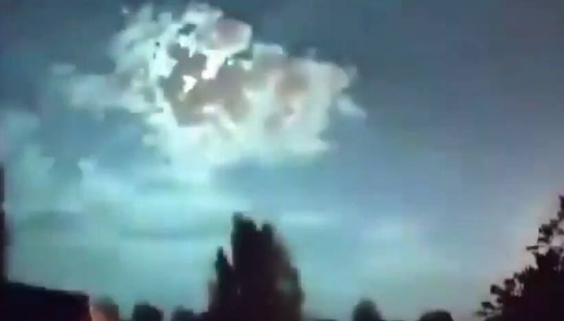 Strange meteor explosion turns the sky green in Turkey; netizens baffled