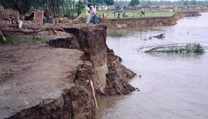 গঙ্গার বুকে তলিয়ে যাচ্ছে বিঘার পর বিঘা জমি, চোখের সামনে ভাঙছে বাড়ি-বাগান