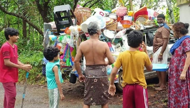 tourist bus owner turned street seller due to pandemic crisis