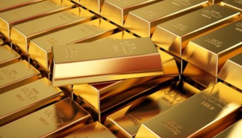 Gold price falls as firm US dollar makes zero changes in indian market 