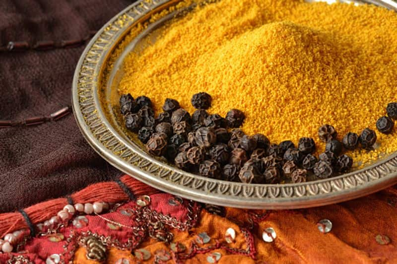 Turmeric and black pepper: When together these species can do wonders to your health-dnm