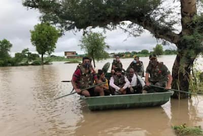 MP में बारिश से तबाही, देवदूत बनी सेना, गन छोड़ थाम ली नाव की पतवार..देखिए कैसे बचा रहे जिंदगी