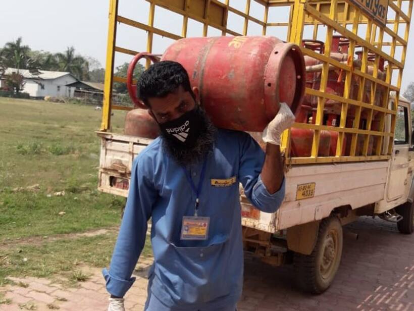 LPG Gas Cylinder: महंगाई के वक्त में सस्ता हुआ गैस सिलेंडर  लोगों को मिली राहत, जानें अब क्या है नया रेट