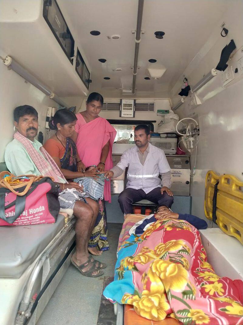 Mother Gave Birth to Baby in Ambulance in Haveri grg