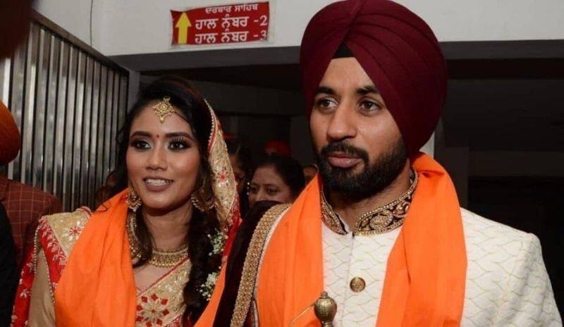 This medal is Manpreet Singh's marriage gift to wife  Illi Najwa Saddique