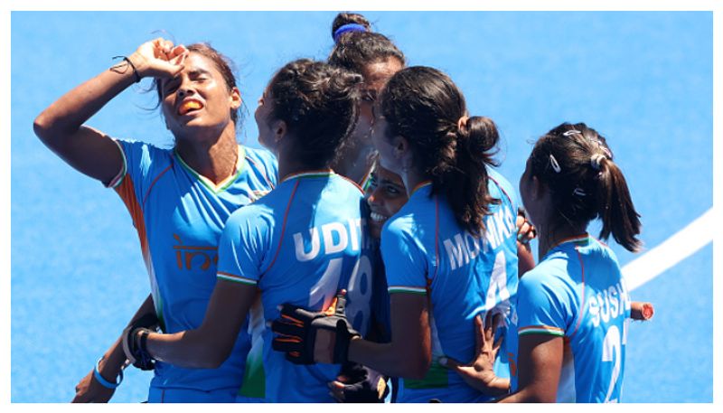 Tokyo Olympics: India applauds its female hockey players despite bronze medal playoff loss-ayh