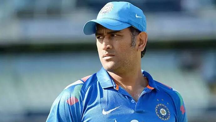 Dhoni के ट्विटर अकाउंट से हटा ब्लू टिक, भड़के फैन्स ने कहा- ट्विटर का दिमाग खराब हो गया है क्या?