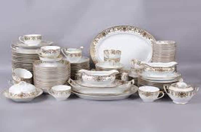 Nita Ambani s gold-platinum antique Japanese tea set apk