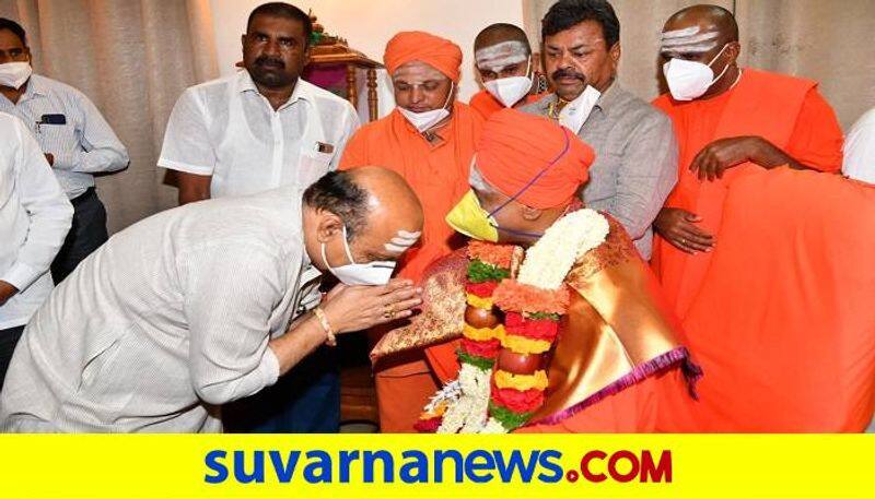 CM Basavaraj Bommai Met Siddhalinga Swamjiji at Siddaganga Matha in Tumakuru grg