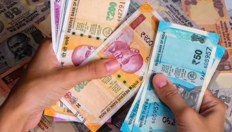 indian rupee falls against uae dirham 