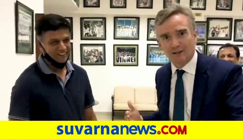 Former Cricketer Rahul Dravid Teaches Kannada to British High Commissioner Alex Ellis in Bengaluru Video Viral kvn