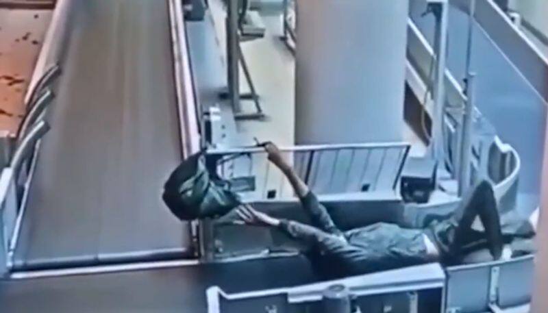 Russia Drunk man walks into airport's luggage carousel network; watch video to know what happens next-tgy