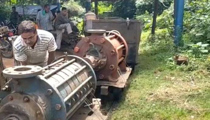 খনির ভিতরে জমা জলে বাড়ছে জীবনের ঝুঁকি, আন্দোলনের পথে পারবেলিয়া কোলিয়ারির খনির শ্রমিকরা