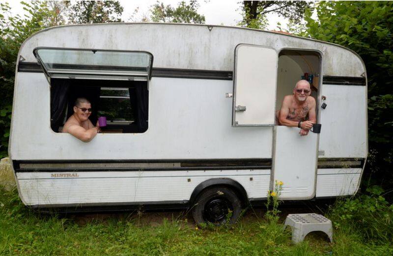 naturist couples who live without cloths