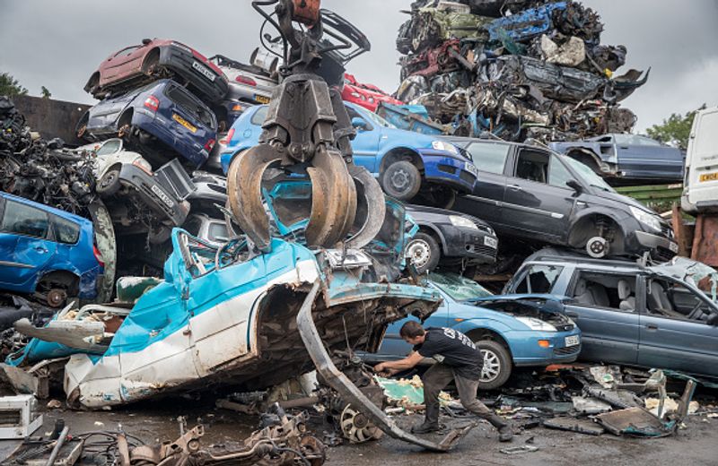 Nitin Gadkari inaugurates Maruti's vehicle scrapping unit in Noida