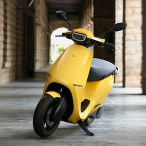 Ola Electric scooter - বাজারে এল 'ওলা'র প্রথম স্কুটার, মালিক কাছে এলে নিজেই বলে ওঠে 'হাই'