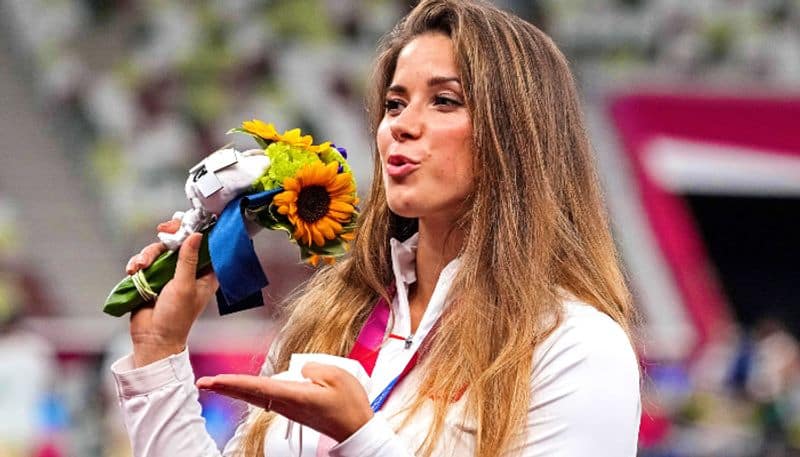 Poland Javelin throw athlete Maria Andrejczyk Auctioned her Olympics medal for a cause