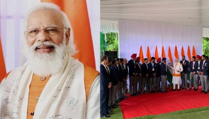 PM Modi Wears gumcha Autographed By Indian Olympians