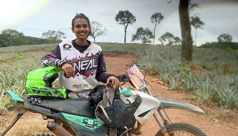 incredible success story of Fazeela from Kerala in Bike Stunting