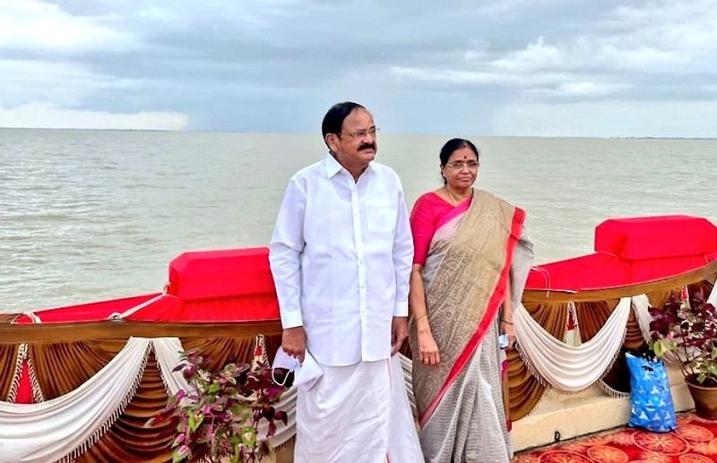 Vice President Venkaiah Naidu visit tungabhadra dam after HAL aircraft manufacturing facilities ckm