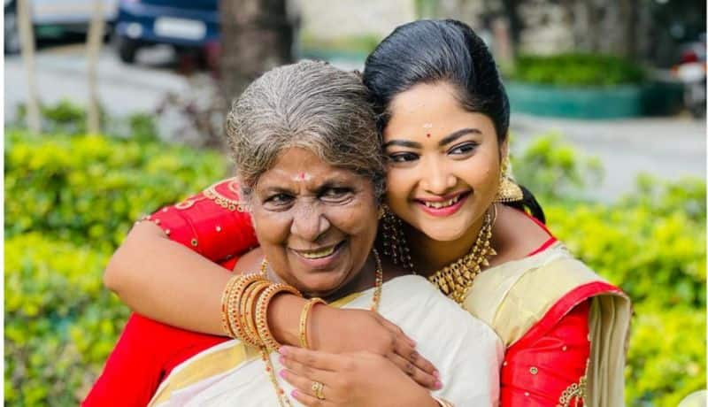 Actress Sethulakshmi and Aishwarya Razai share pictures together