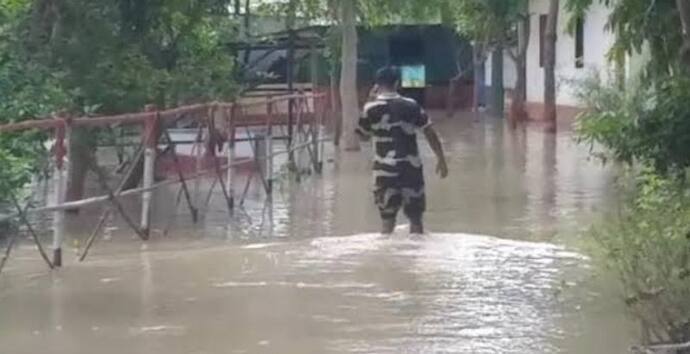 মুর্শিদাবাদে বিপদসীমার উপর দিয়ে বইছে গঙ্গা, জলে ডুবল বিএসএফ ক্যাম্প