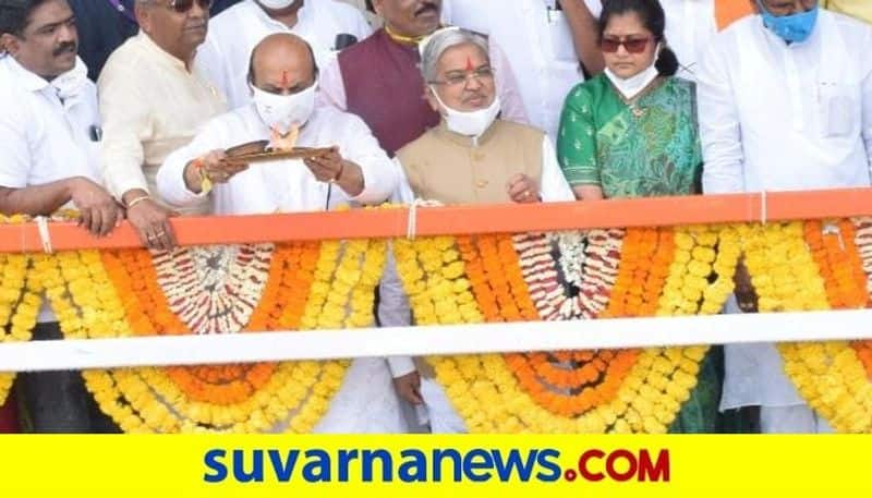 Karnataka CM Basavaraj Bommai Offers Bagina To Alamatti Dam mah