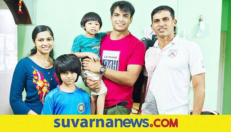 Tokyo Olympics 2020 Javelin Throw Gold Medalist Neeraj Chopra visits Coach Kashinath Naik house in Pune  kvn