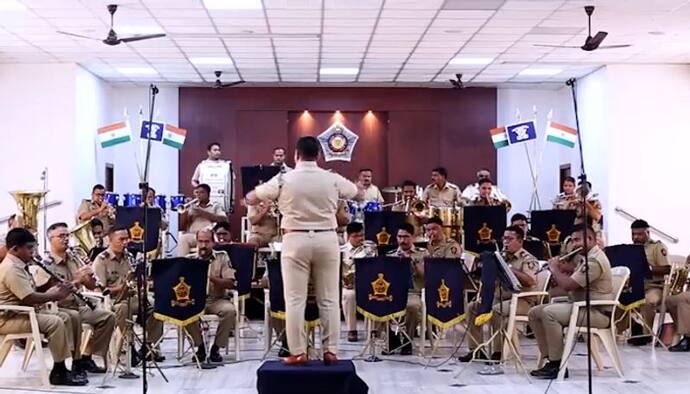 अजी ऐसा मौका फिर कहां मिलेगा, Mumbai Police Band ने बजाया  धांसू बॉलीवुड सांग, धुन सुनकर  हो जाएंगे दंग,वीडियो