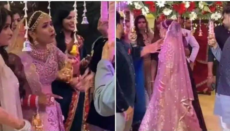 Desi Bride Refuses To Enter Wedding Venue, Asks To Play Her Favourite Song First