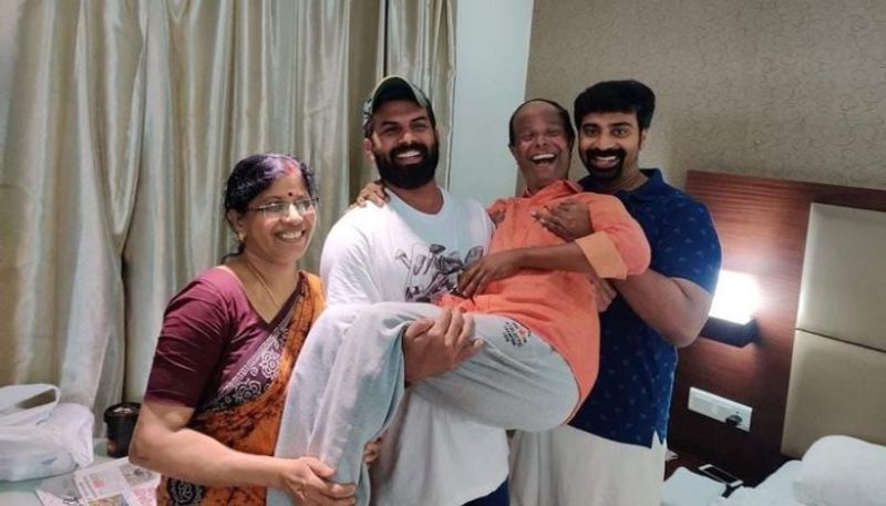 artist sunny wayne shares photo with indrans