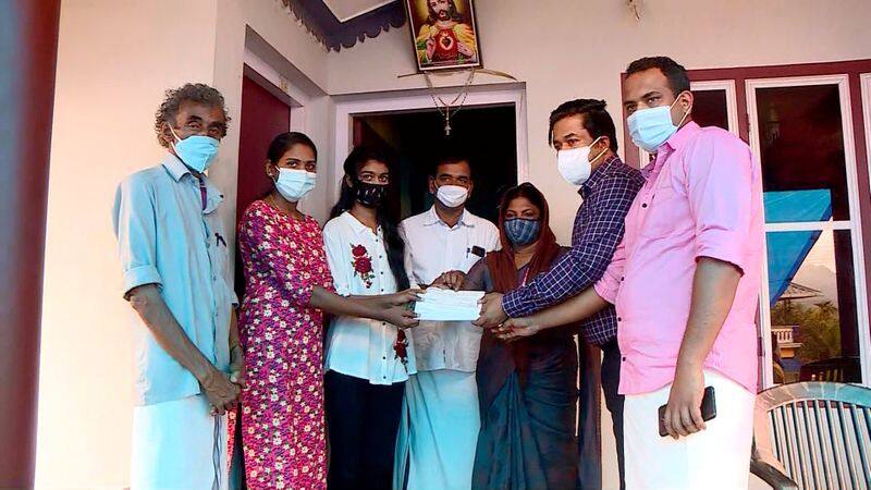 LuLu group handover 5 lakh for jincy's treatment