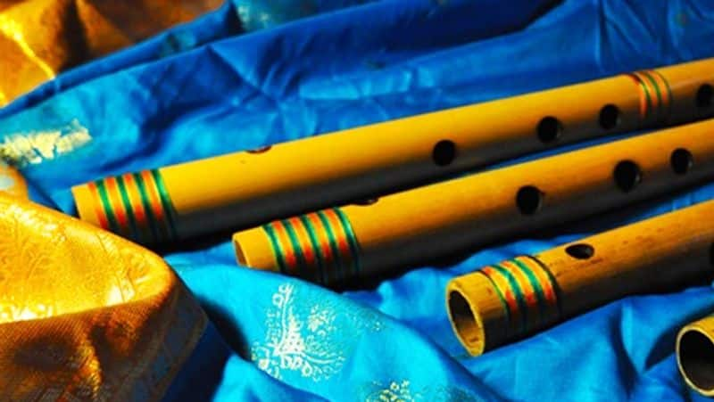 Vastu Shastra Janmashtami 2022 flute could bring luck to life