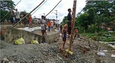 রেললাইনে ধস, শিয়ালদহ-বনগাঁ শাখায় ট্রেন চলাচল ব্যাহত