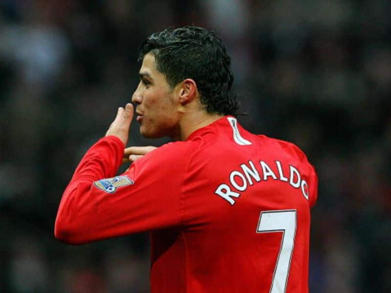 What would be Cristiano Ronaldo's jersey number at Manchester United?-ayh