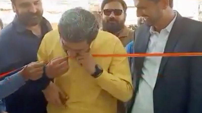 Pakistan minister cuts ribbon with teeth netizens react watch viral video gcw