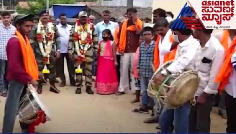 Retired Soldiers Get Heart-whelming Welcome at Chikkamagalur rbj