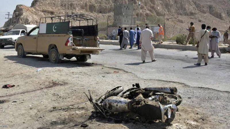 Pakistan suicide blast: killed, injured as Tehreek-e-Taliban Pakistan suicide bomber blows himself up-dnm