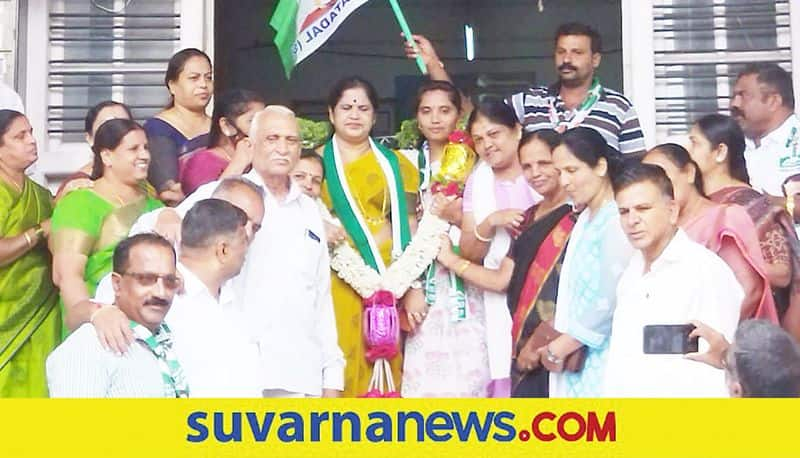 JDS candidate wins in  Bhadravathi city corporation  by poll snr