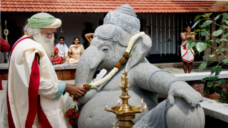 sadhguru advises people to make vinayagar statues by natural products