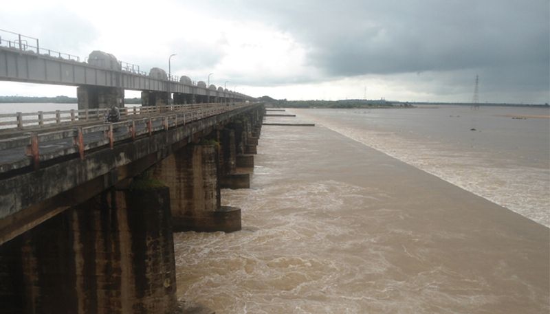 Two youngsters dead bodies found in Godavari river in kakinada district lns