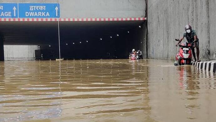 Delhi Heavy Rain: 46 साल का रिकॉर्ड तोड़ चुकी बारिश अब 1975 का इतिहास दुहराने की ओर