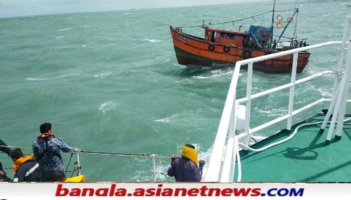 বঙ্গোপসাগরে গভীর নিম্নচাপ, প্রায় ৫০০ নৌকা উদ্ধার করল ভারতীয় উপকূলরক্ষী বাহিনী