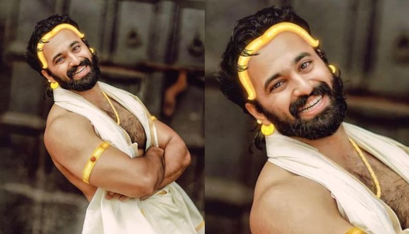 actor unni mukundan share njan gandharvan movie look photo