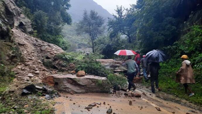 लगातार landslide से डेंजर जोन में बदला चार धाम का रास्ता; कभी भी भरभराकर गिर जाती हैं कमजोर पहाड़ियां