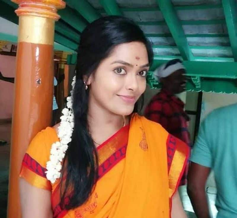 Actor Jayalakshmi says that poet Snehan has humiliated her and therefore needs to apologise