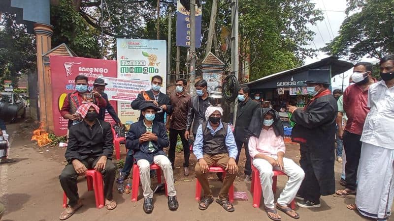 Magicians protest by burning tea on the head