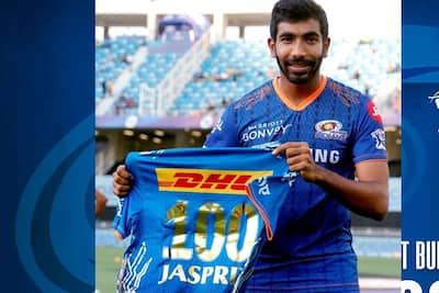 IPL के स्पेशल क्लब में हुई जसप्रीत बुमराह की एंट्री, मुंबई इंडियंस की टीम ने दिया खास गिफ्ट