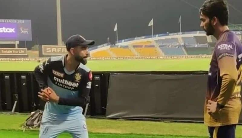 IPL 2021 Watch Video Virat Kohli shares batting tips with Venkatesh Iyer