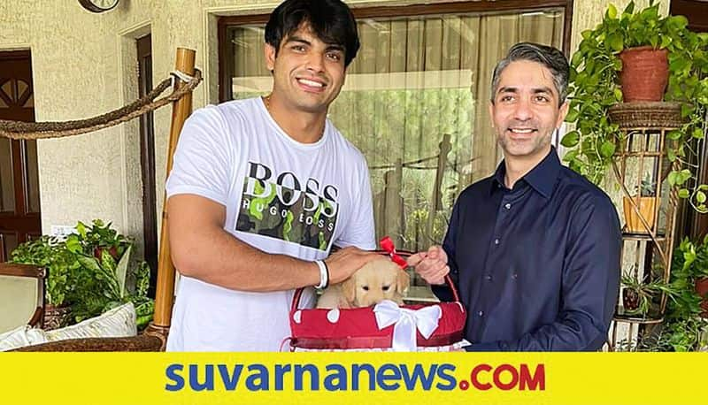 Abhinav Bindra Meets Indias Golden Man Neeraj Chopra Presents Special Gift mah